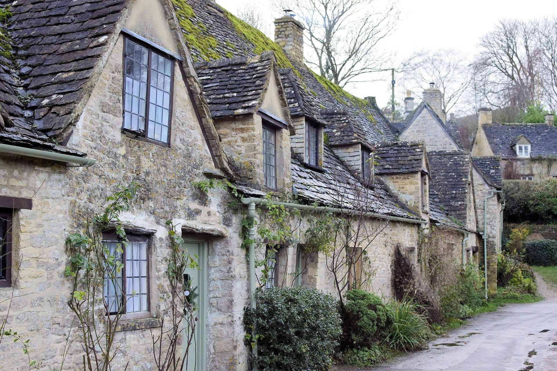 Trekking in the Cotswolds - cottages in Bibury